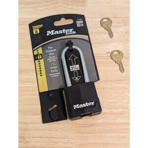 Master Lock Level 8 Max Security 2 1/2" Keyed Outdoor Padlock Covered & 2 Keys